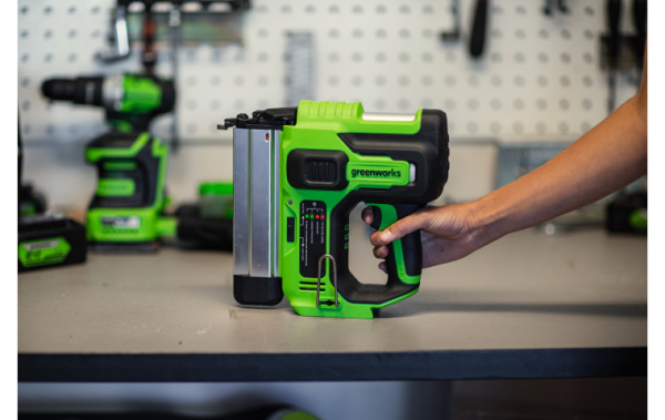 Гвоздезабивной пистолет аккумуляторный Greenworks GD24BN 24В