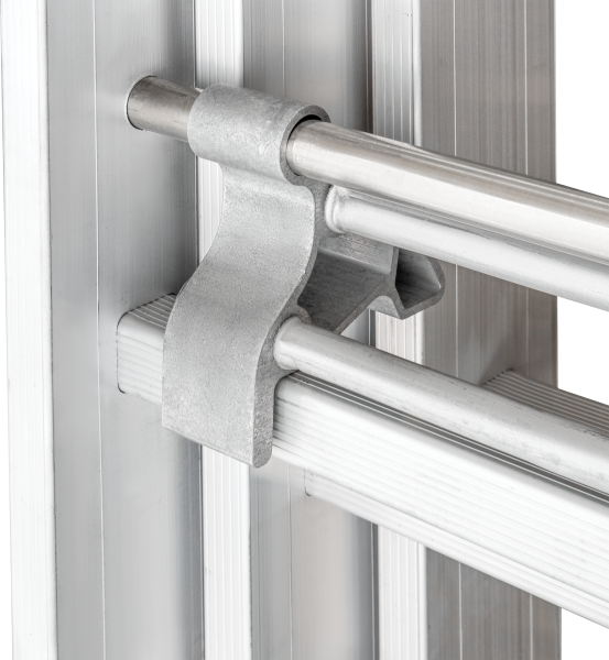 Лестница индустриальная трехсекционная с тросовой тягой 3x14 ступеней NV525 Новая высота 5250314