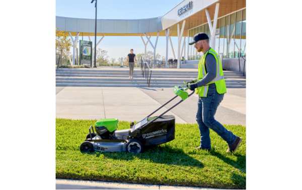 Газонокосилка аккумуляторная самоходная LM221S 56см 82В Greenworks