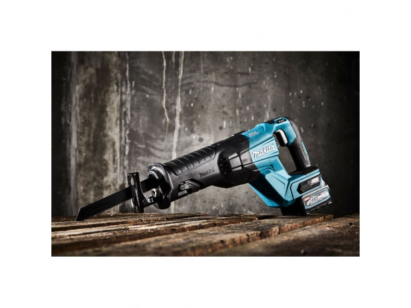 Аккумуляторная сабельная пила MAKITA JR 001 GZ в кор. 