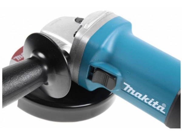 Одноручная углошлифмашина MAKITA 9558 HNRK в кейсе 