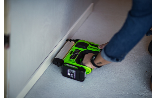 Гвоздезабивной пистолет аккумуляторный Greenworks GD24BN 24В