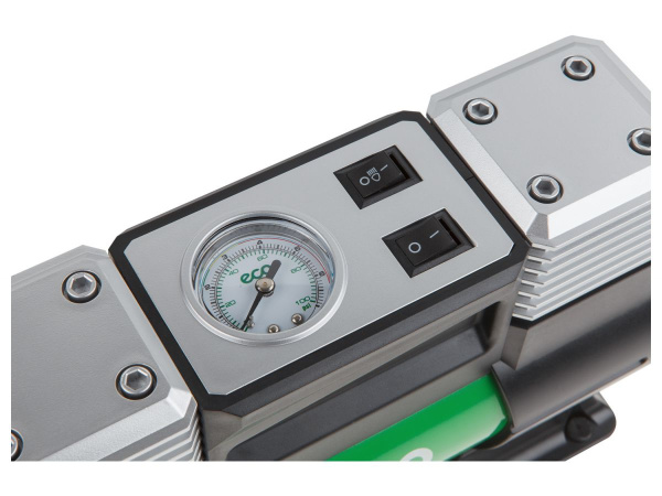 Компрессор автомобильный ECO AE-028-2 (12 В, 280 Вт, 70 л/мин, 2 цилиндра, 10 бар (манометр 7 бар), фонарь, сумка)