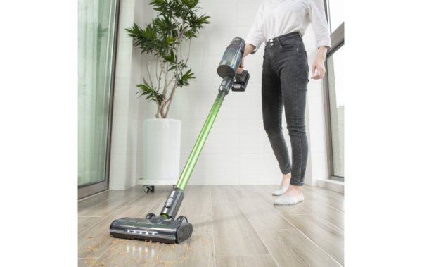 Пылесос аккумуляторный вертикальный Greenworks GD24SV 24В (в комплекте АКБ 4А/ч + ЗУ) (4 насадки в комплекте)