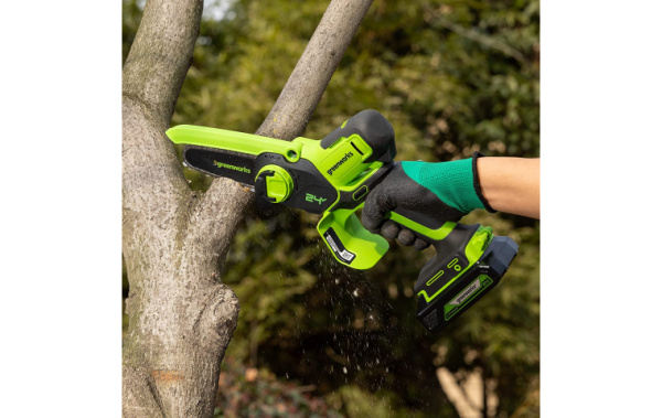 Мини-пила цепная аккумуляторная G24MCS10K4 24В (в комплекте АКБ 2А/ч + ЗУ) Greenworks