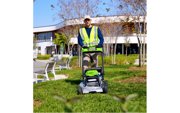 Газонокосилка аккумуляторная самоходная LM221S 56см 82В Greenworks