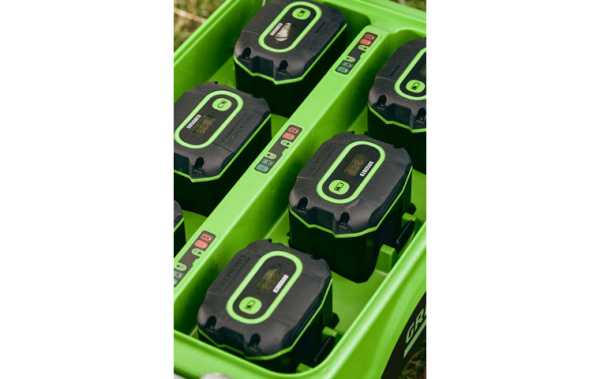 Зарядное устройство на 6 аккумуляторов G82CT6  82В Greenworks